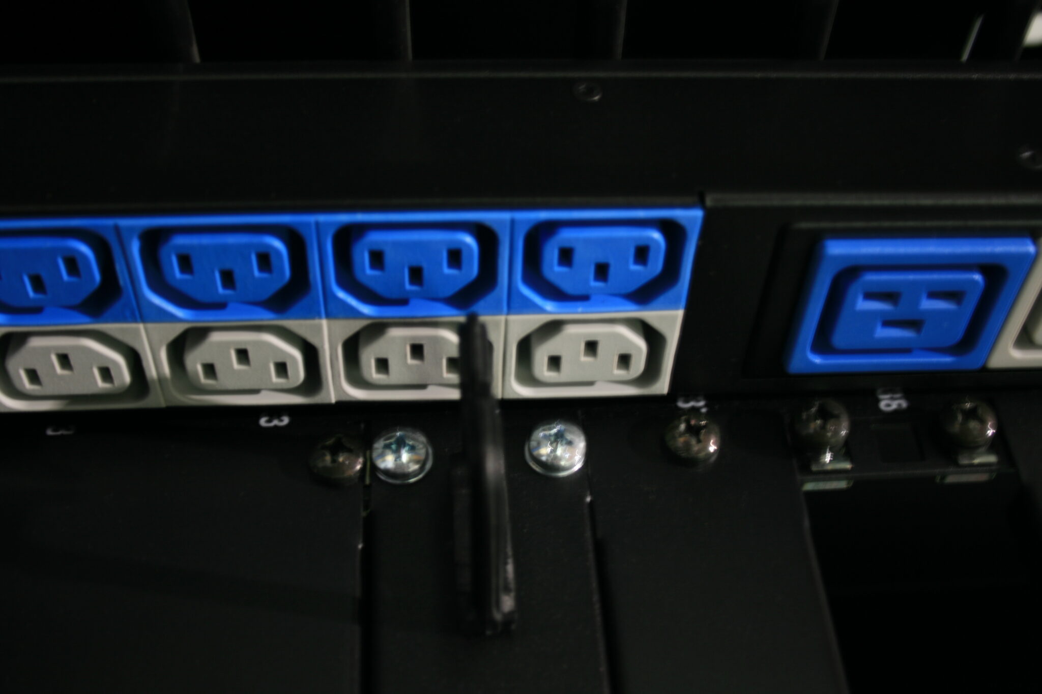 Argent PDU outlets